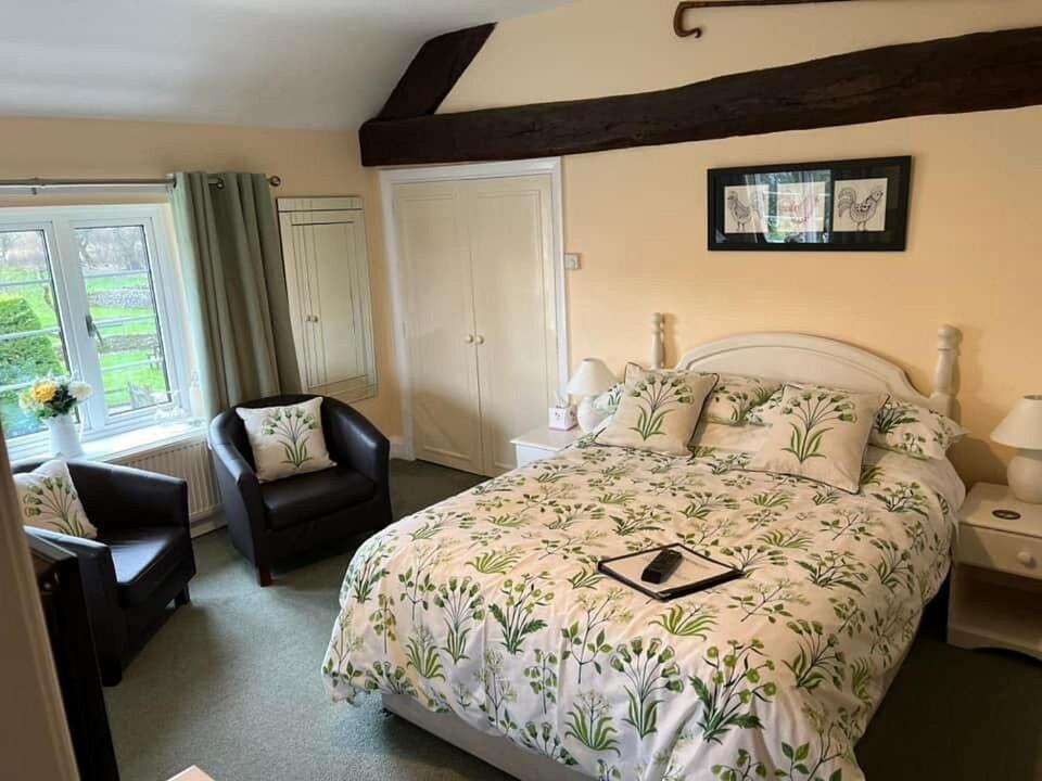 Dunscar Farm Bed & Breakfast Castleton  Exterior photo